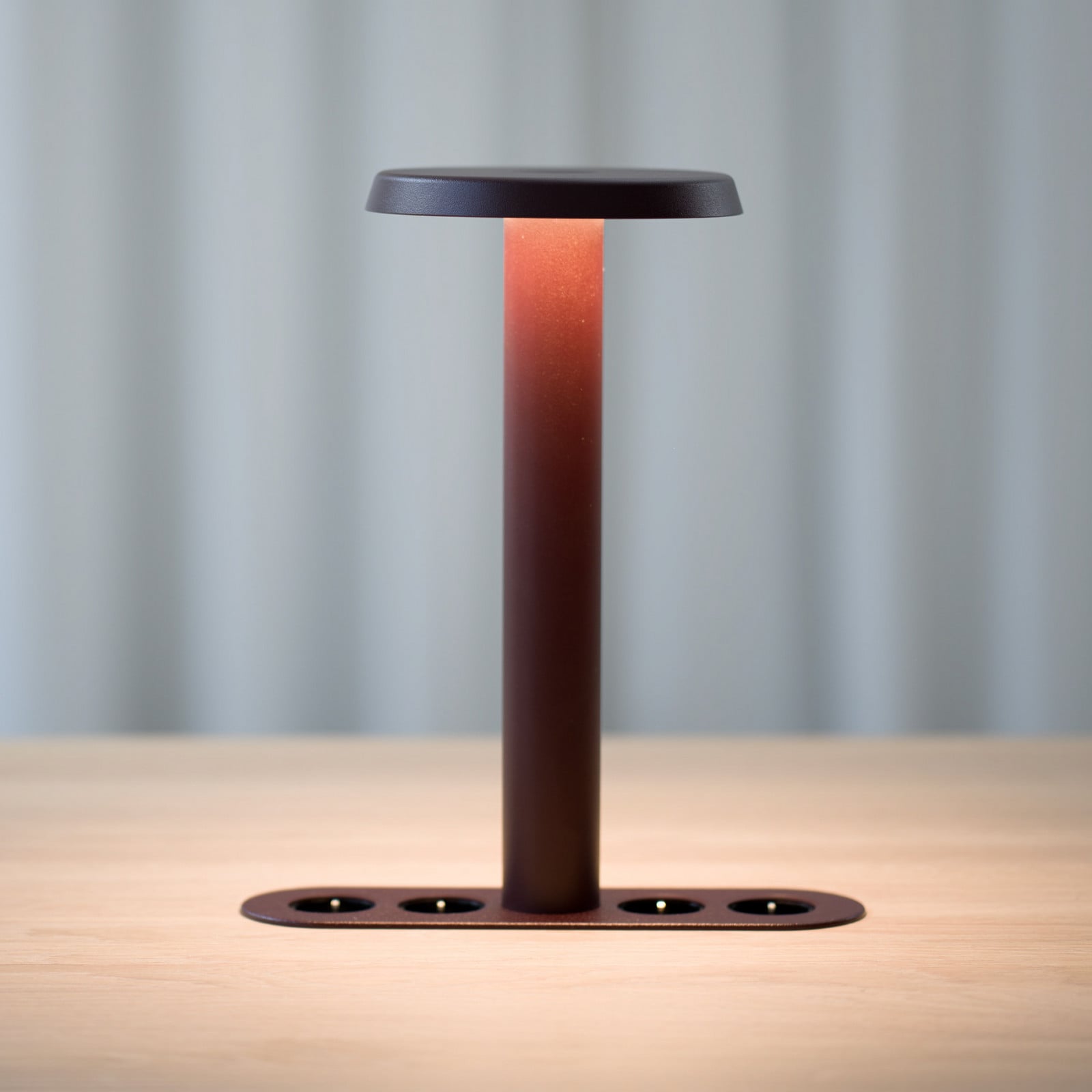 NOMAD LAMP 02 pöytälamppu, tummanpunainen, 32 cm